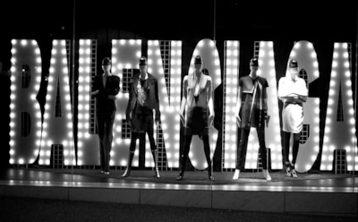 Balenciaga выпустил сумку в виде бумажного пакета за 973 евро