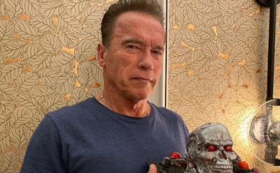 Шварценеггер прокатился на велосипеде в компании Греты Тунберг