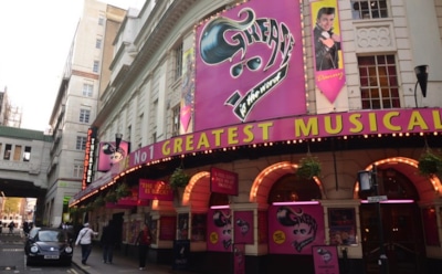 В театре Пикадилли во время спектакля обрушился потолок