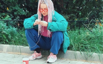 Тося Чайкина выступит на концерте Charli XCX в Москве