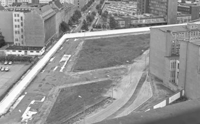 По мотивам надписей на Берлинской стене создан шрифт