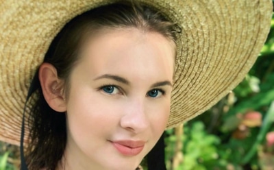 Анна Цуканова-Котт присоединилась к проекту «Мы все в одном платье»