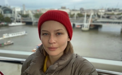 Пересильд показала фотосессию для проекта «Мы все в одном платье»