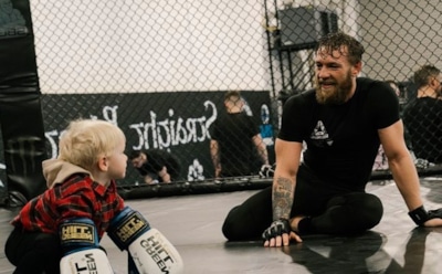 Макгрегор умилил кадрами тренировки с детьми