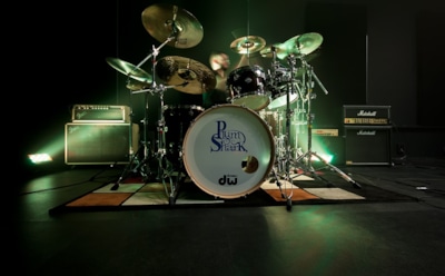 9-летняя барабанщица сыграла песню Nirvana и покорила Сеть