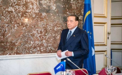 Берлускони попал в больницу из-за давки на фотосессии