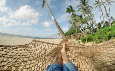 Российские мужчины чаще женщин признаются в курортных романах