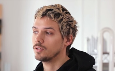 Дизайнер создал диван из нераспроданной одежды Balenciaga