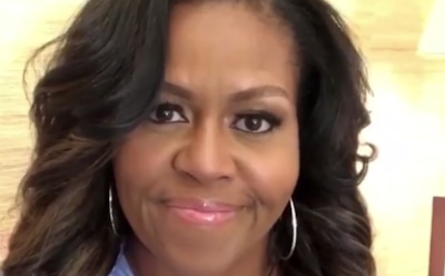 Мишель Обама показала фото с выросшими дочками-красавицами