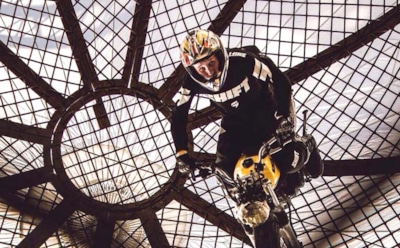 На выступлении Подмосковье упал с высоты цирковой мотоциклист