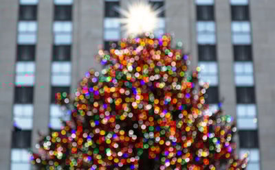 Зажглась главная елка Нью-Йорка со звездой весом 450 кг