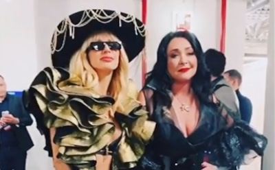 Лобода показала, как Лолита целует ей руку