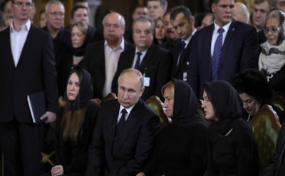 Владимир Путин простился с Лужковым в Москве