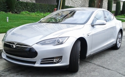 В Хорватии владельцы Tesla устроили экопикет, перекрыв доступ к заправке