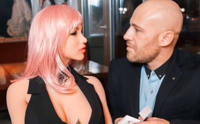 Бодибилдер из Казахстана решил жениться на кукле