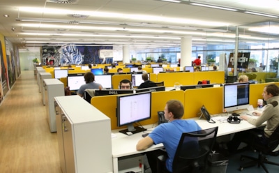 Психологи советуют меньше работать в январе и феврале