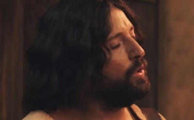 Зрители ополчились на Netflix из-за комедии об Иисусе и дьяволе-гее