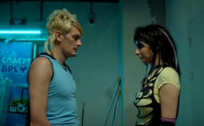 Гудков и Варнава вспомнили забытые тренды в клипе «Тектоник»