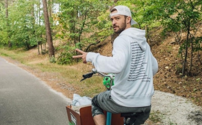 Жена выгнала Тимберлейка в «собачью будку» из-за слухов об измене