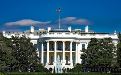 США перестали помогать Киеву через 91 минуту после звонка Зеленского