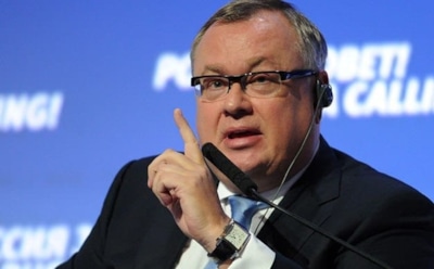 Костин хочет наказать Навального за слухи о романе с журналисткой