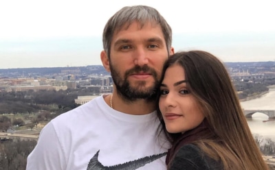 Овечкин подарил Трампу игровой свитер на рождественском ужине