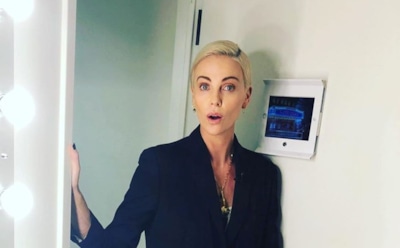 «Я заслуживала»: Шарлиз Терон вспомнила, как ее била мать