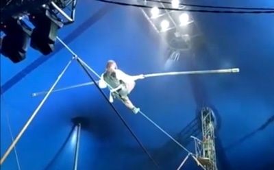 В Тольятти зрители цирка сняли падение канатоходца