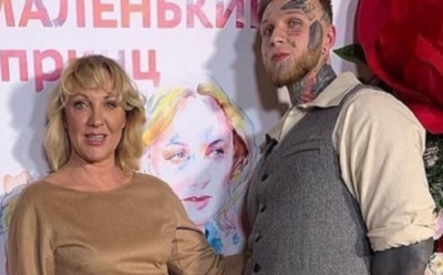 Сын Яковлевой показался после удаления части тату с лица