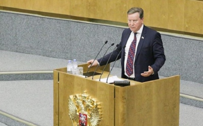 Зарплату депутатов предлагают привязать к средней по России