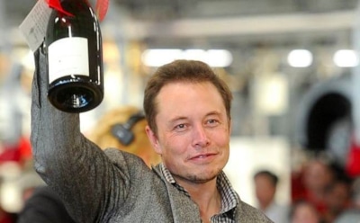 Илон Маск поразил танцем на открытии завода Tesla в Шанхае