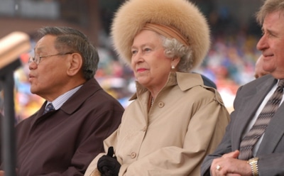 Сложение полномочий принца Гарри и Меган Маркл разозлило Елизавету II