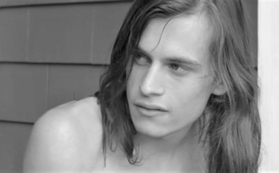 Актер и музыкант Гарри Хэйнс умер в 27 лет