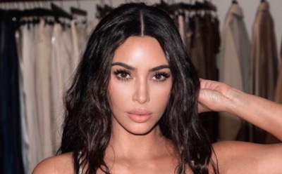 Кардашян вернулась к селфи в купальнике, собрав 1 млн лайков за час