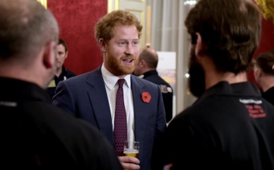 «Загул без жены»: принц Гарри повеселился с друзьями в пабе