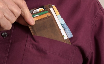 В Сбербанке заявили об опасности пересылки фото банковских карт