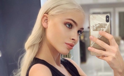 Алена Шишкова пошла за покупками с розовым ирокезом на голове