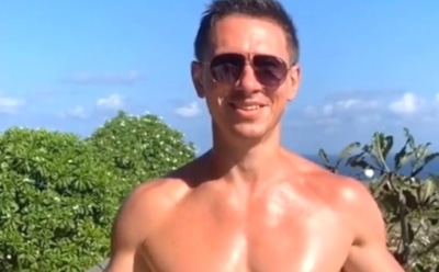 Батрутдинова сняли во время поцелуя с двумя девушками в клубе