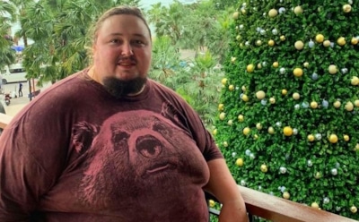 242-килограммовый сын Сафронова устроил пляжную фотосессию