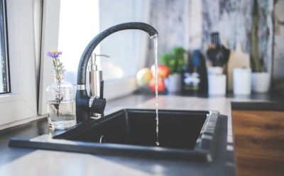 Житель Подмосковья задушил соседа сверху из-за «потопов»