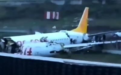 В Стамбуле разбился самолет в аэропорту — видео