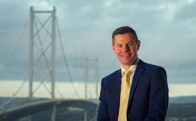 Министр финансов Шотландии ушел в отставку из-за переписки с подростком