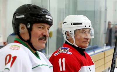 Путин и Лукашенко прервали переговоры и пошли играть в хоккей