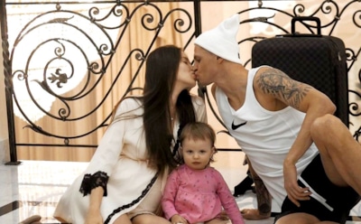 «Настроение отличное»: Тарасов получил работу и встретил Костенко из роддома