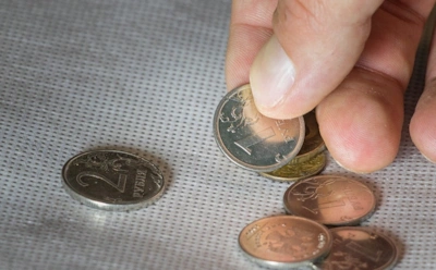 Телеведущая рассмеялась, рассказывая о льготах в России