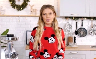 Рита Дакота встала босиком на гвозди