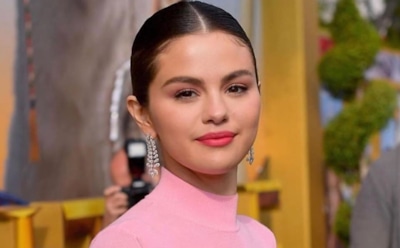 Селена Гомес поразила фанатов прической в стиле 90-х