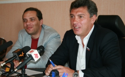 СМИ показали фото застолья убийцы Немцова в колонии