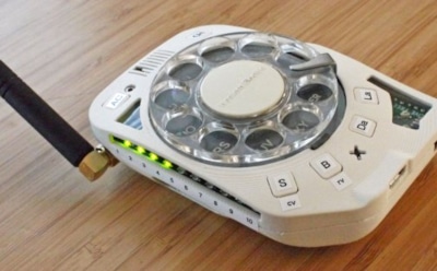 Американка смастерила «мобильник» с циферблатом