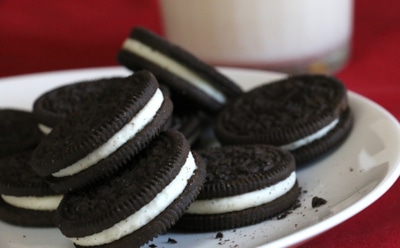 Supreme выпустил брендированное печенье Oreo